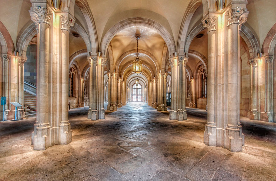 Barcelona's University Historical Building by Gratis in Barcelona