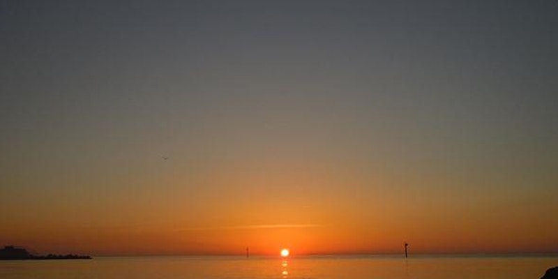 Sadhana en la playa by Gratis in Barcelona