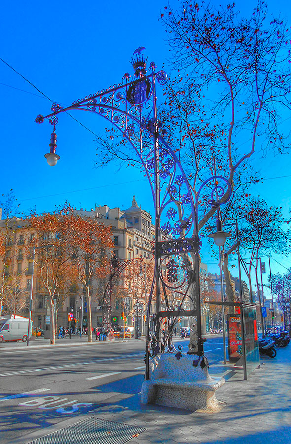 Bancos-Farolas by Gratis in Barcelona