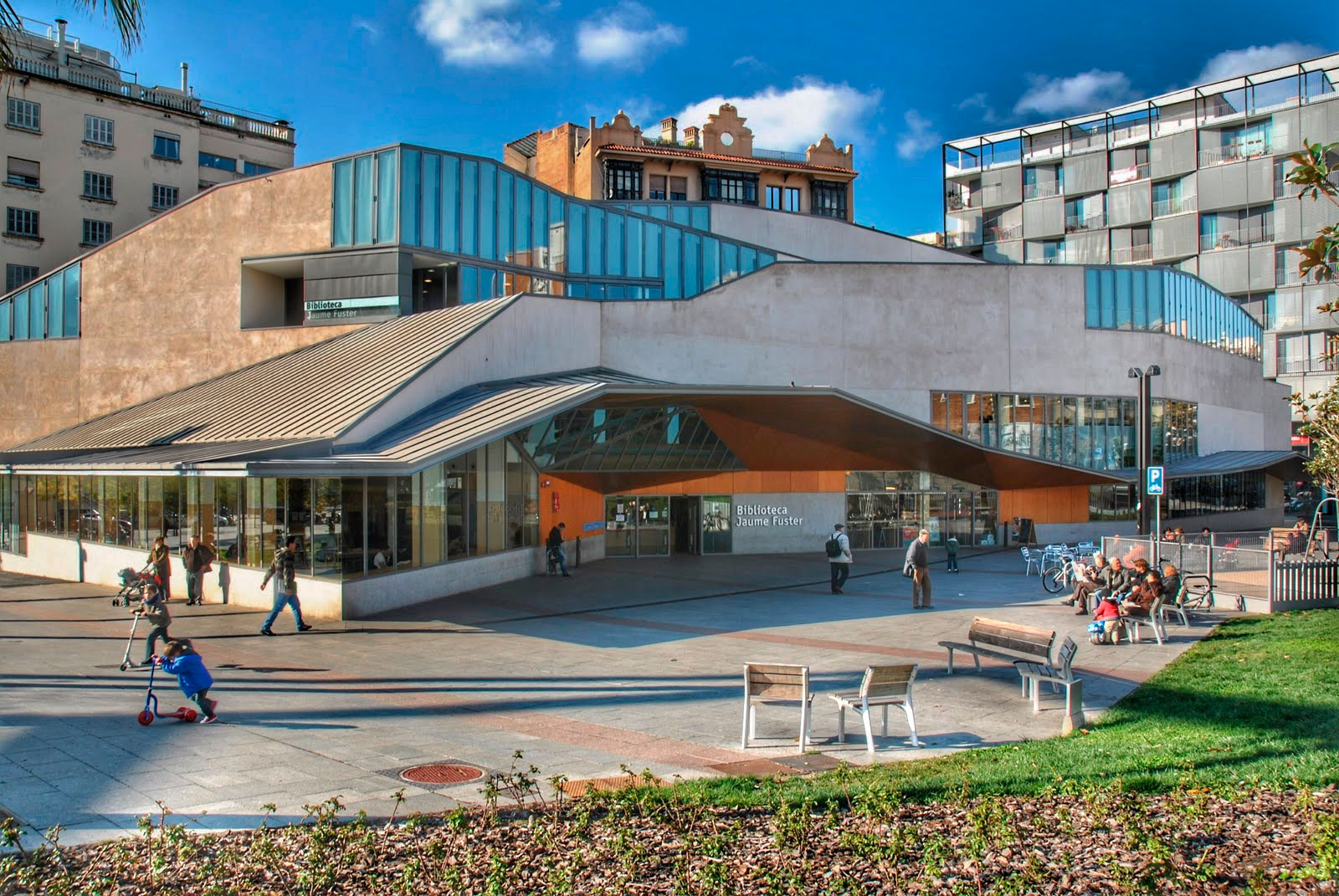 Jaume Fuster Library by Gratis in Barcelona