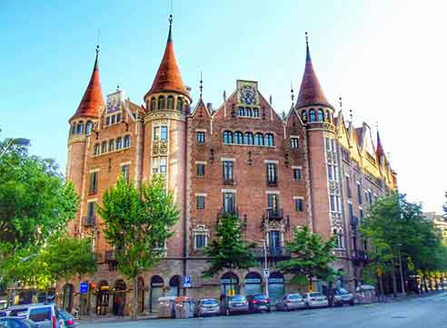 Casa de las Puntxes by Gratis in Barcelona