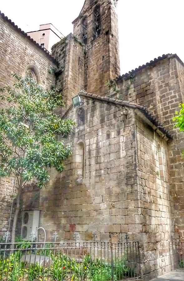 Santa Anna Church by Gratis in Barcelona