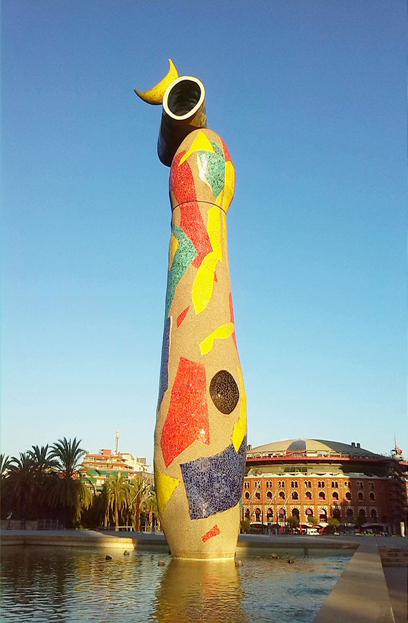 Escultura Mujer y Pjaro by Gratis in Barcelona