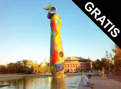 Woman and Bird Sculpture by Gratis in Barcelona