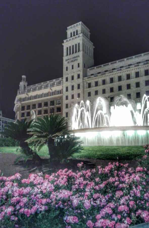 Catalunya Square by Gratis in Barcelona