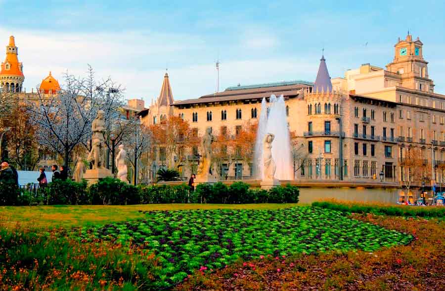 Plaza Catalunya by Gratis in Barcelona
