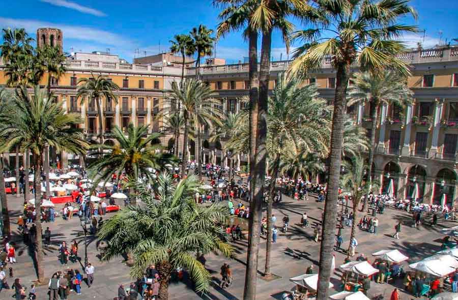 Reial Square by Gratis in Barcelona