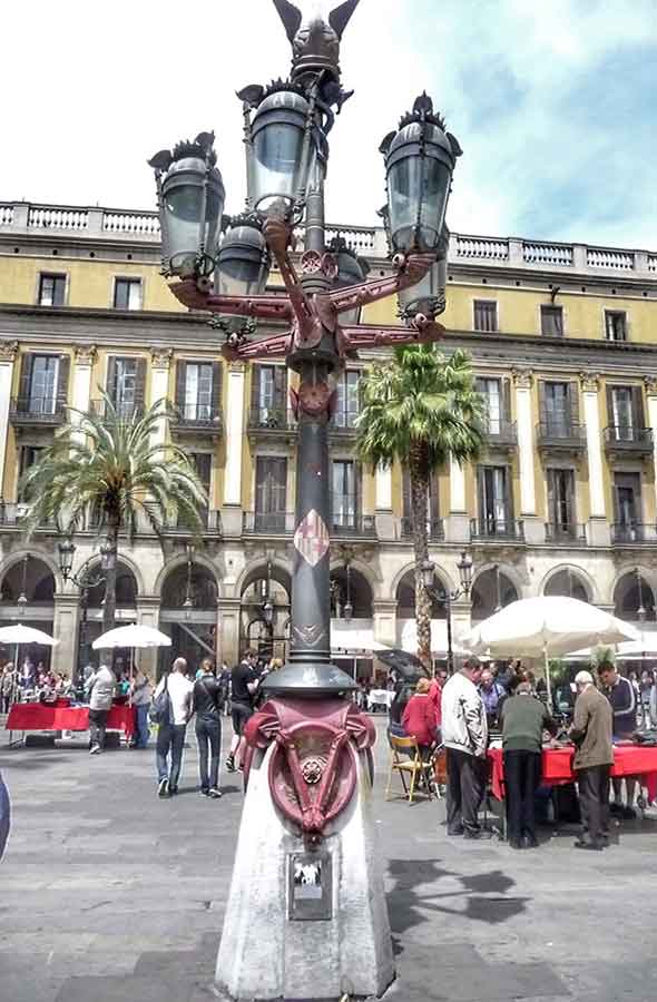 Plaa Reial by Gratis in Barcelona