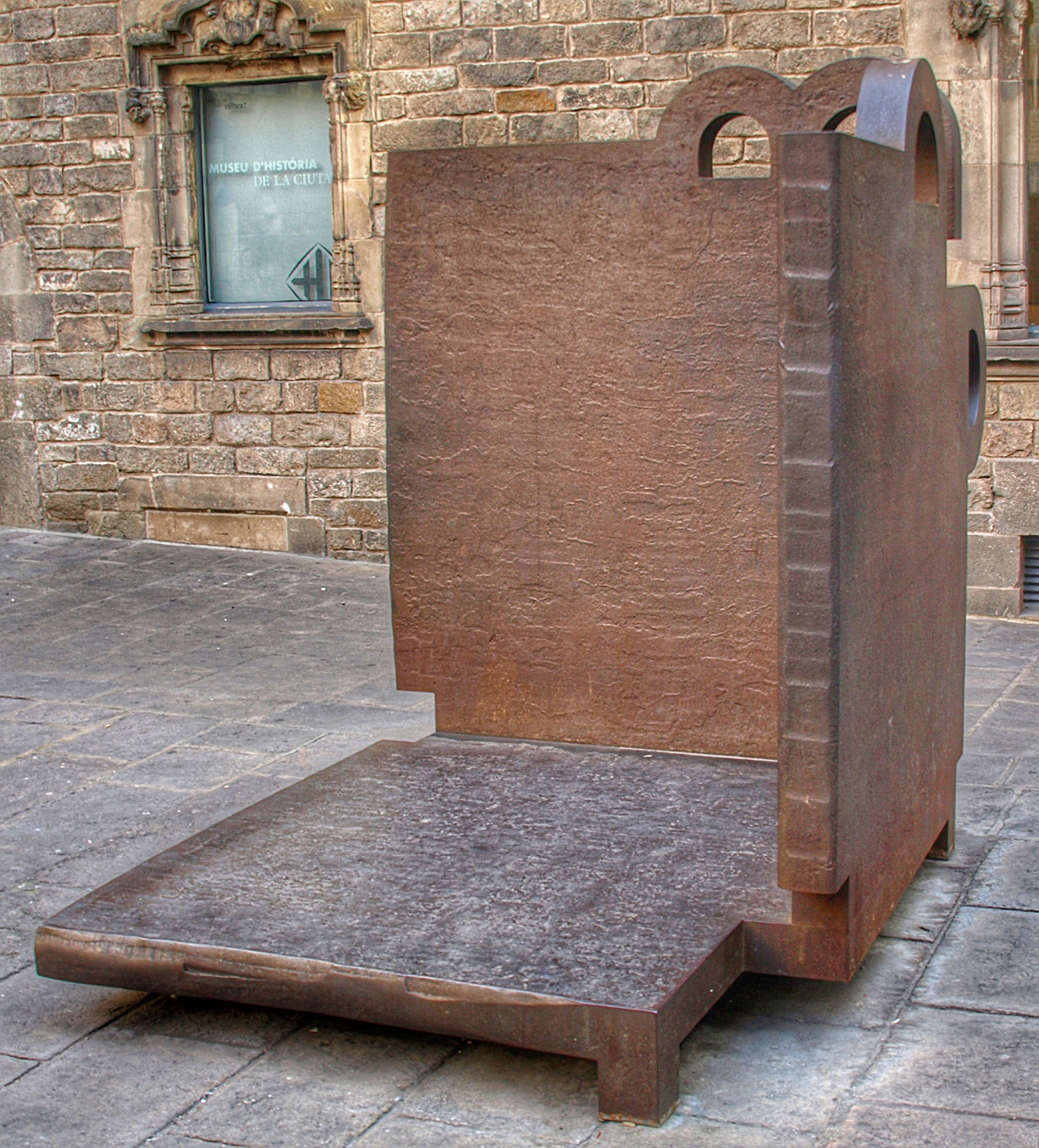 Escultura Topos by Gratis in Barcelona